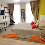 Delco לינה וארוחת בוקר 4*