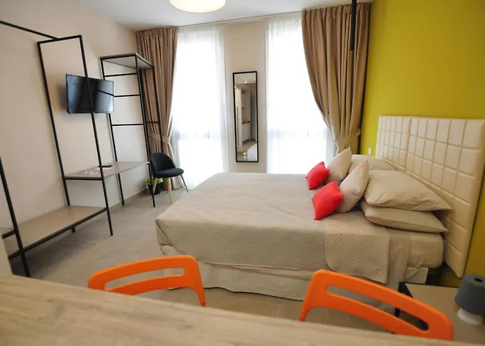 Delco Nocleg ze śniadaniem 4*