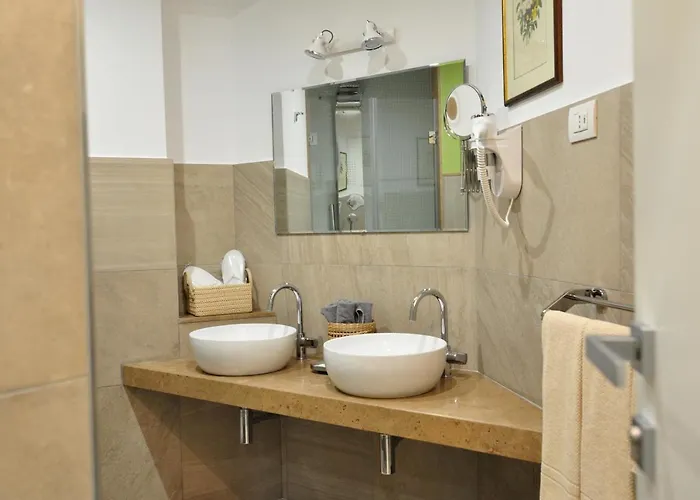 Delco Nocleg ze śniadaniem 4*