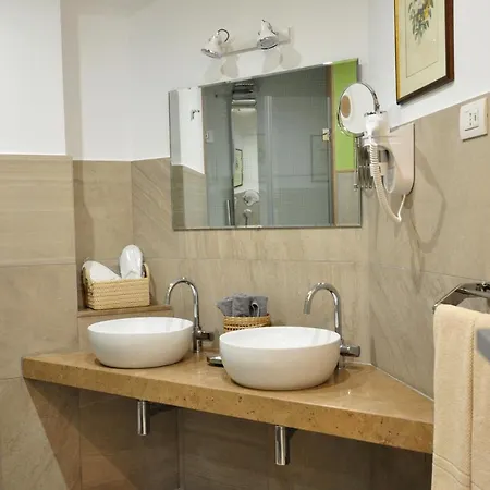 Delco Nocleg ze śniadaniem 4*